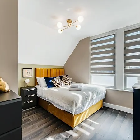 Modern Studio In Excellent Location 8